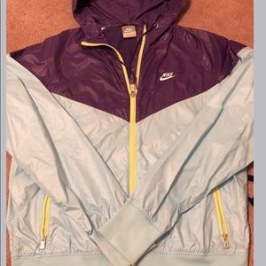Women’s Nike Run Jacket - size Medium